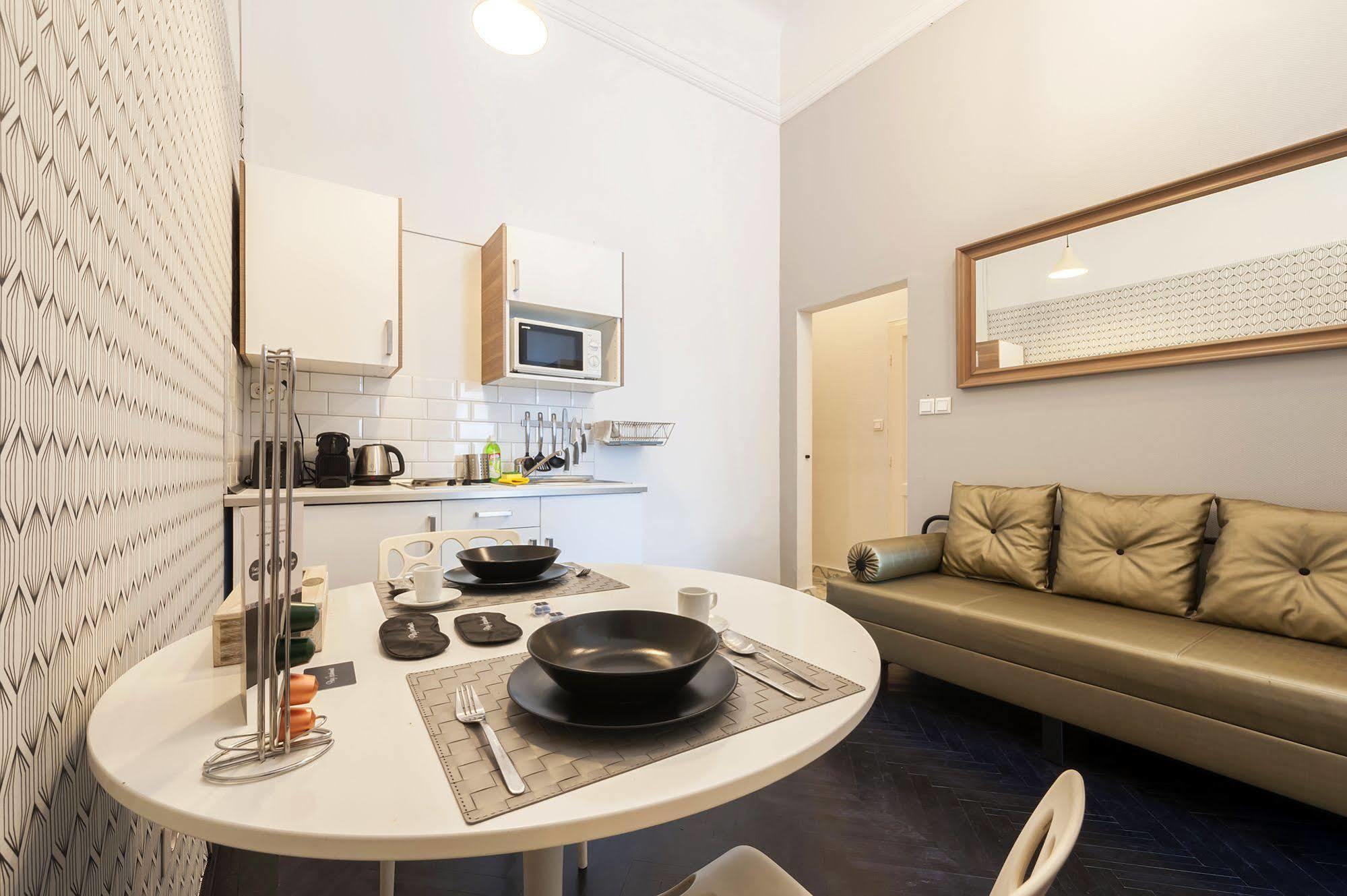 Play Apartments Budapest Bagian luar foto