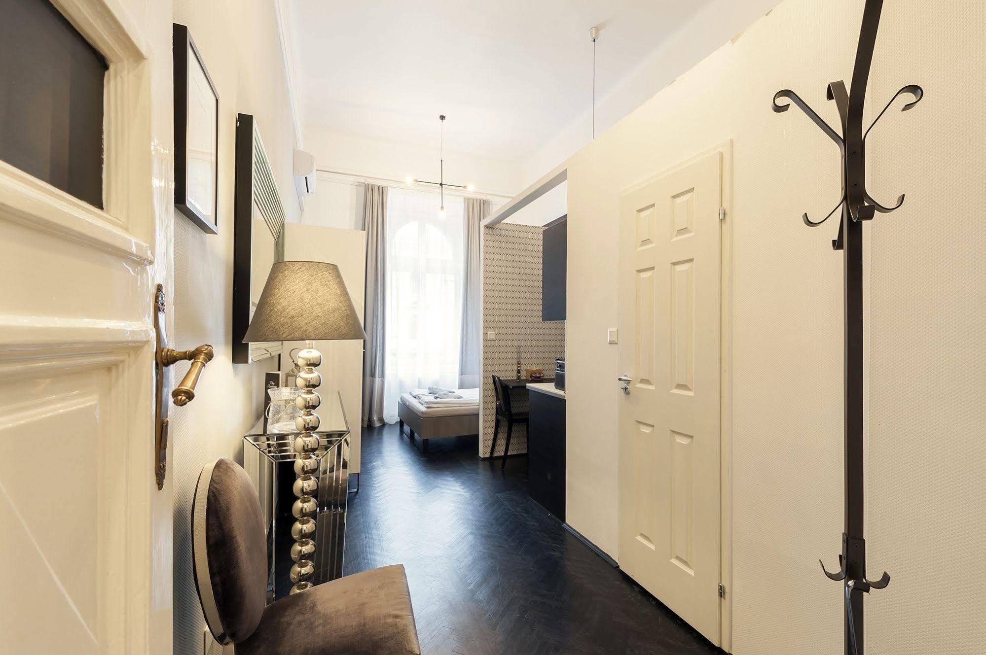 Play Apartments Budapest Bagian luar foto